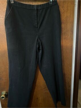 18w Womens heavy weight black dress pants by dialogue. Button missing